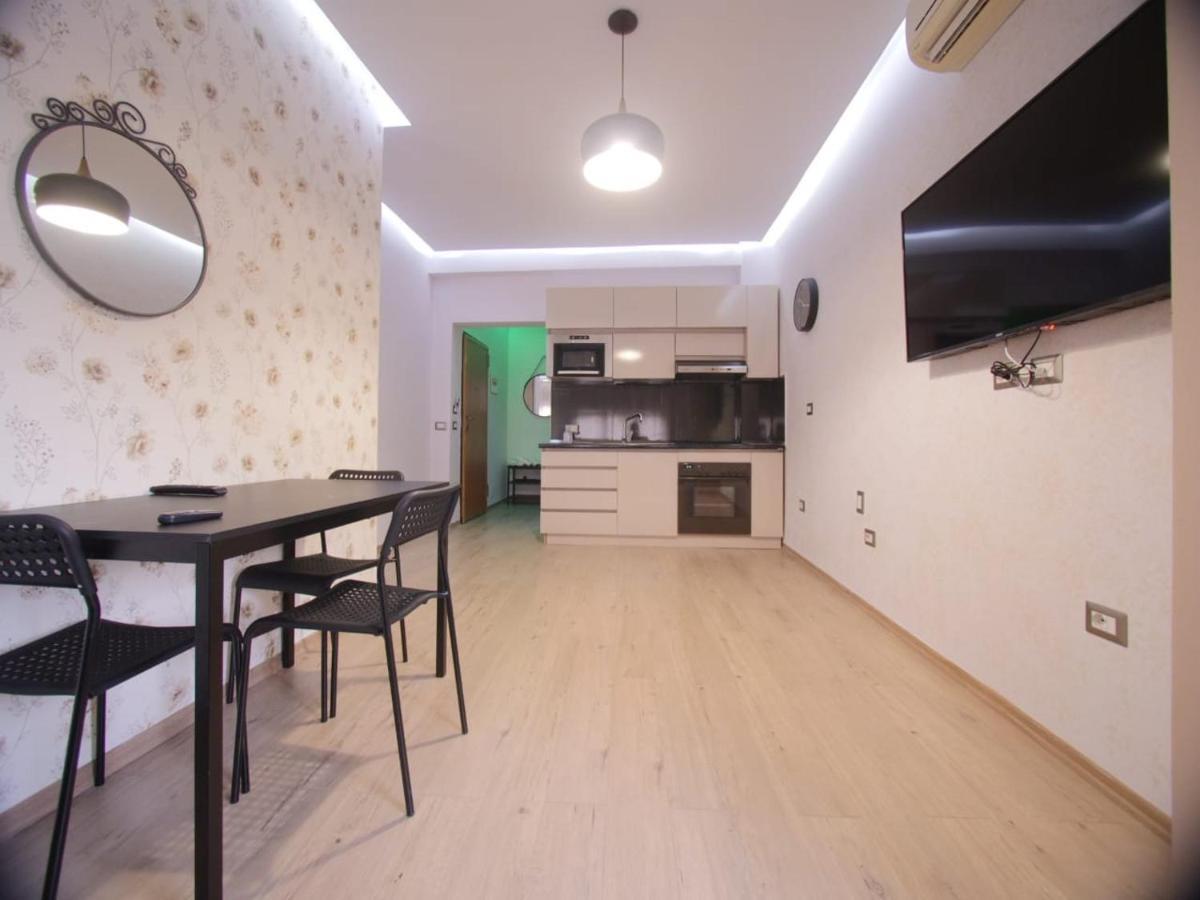 Hidden Gem In the Center Of Tirana Appartement Buitenkant foto