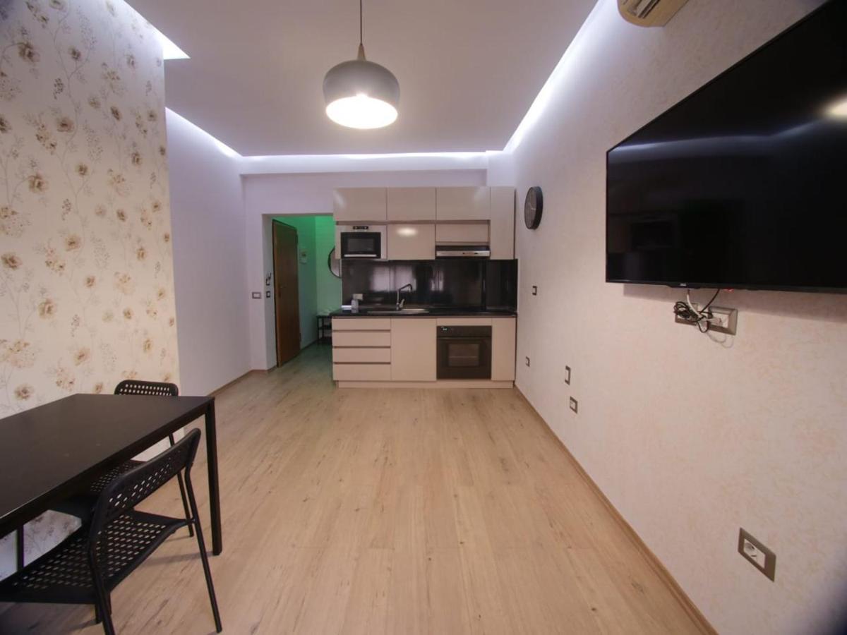 Hidden Gem In the Center Of Tirana Appartement Buitenkant foto
