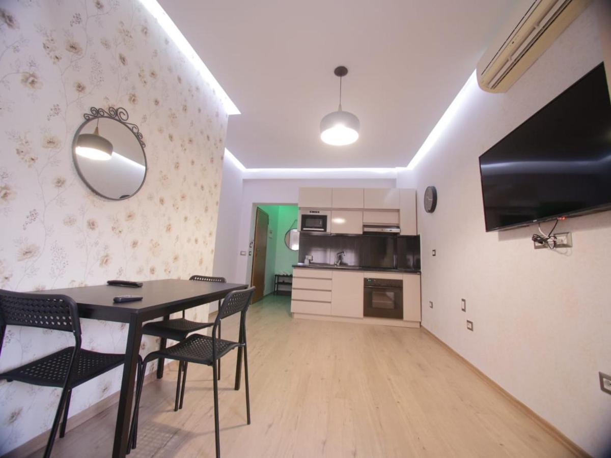 Hidden Gem In the Center Of Tirana Appartement Buitenkant foto